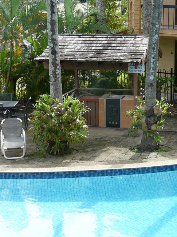 Oasis Inn Apartments Cairns Exterior photo