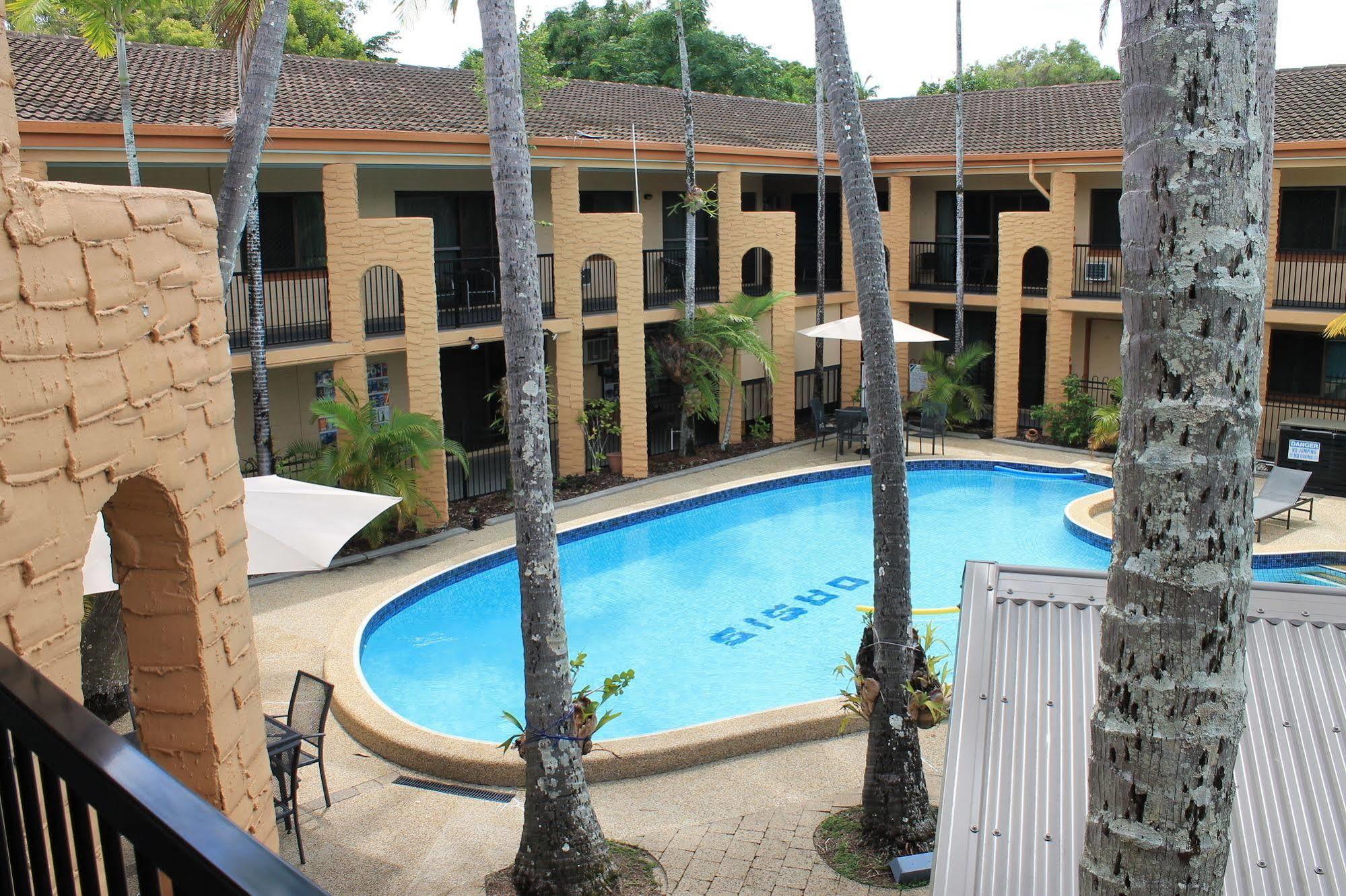 Oasis Inn Apartments Cairns Exterior photo