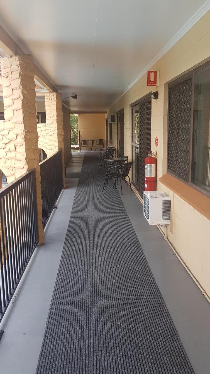 Oasis Inn Apartments Cairns Exterior photo